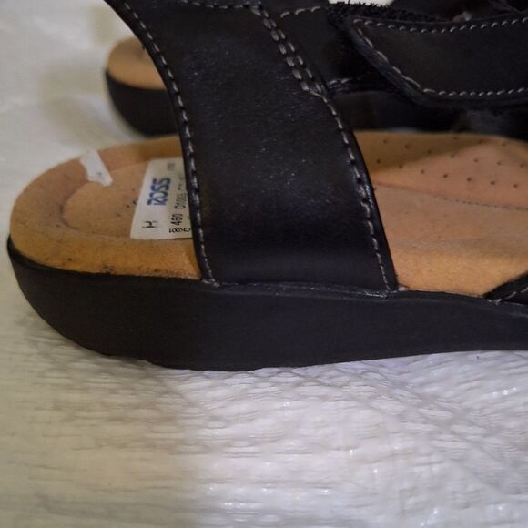 Clark's Collection Women's Sandals Ultimate Comfort Strappy Low Heel NWT  9.5 - Picture 10 of 12